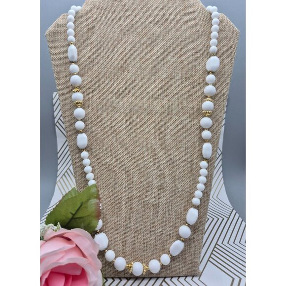 Vintage Lot of 2 White & Gold Tone Beaded Necklaces Elegant Layering 24" & 28" - Picture 8 of 10
